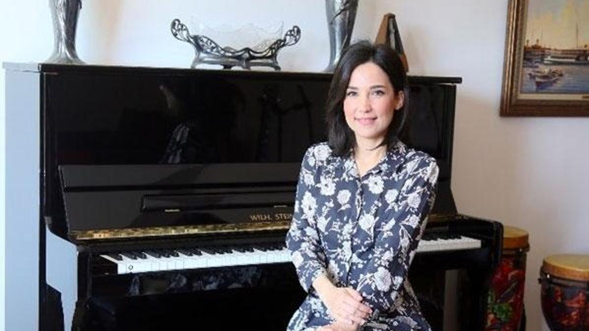 İpek Acar, Alper Kömürcü ile aşk yaşamaya başladı