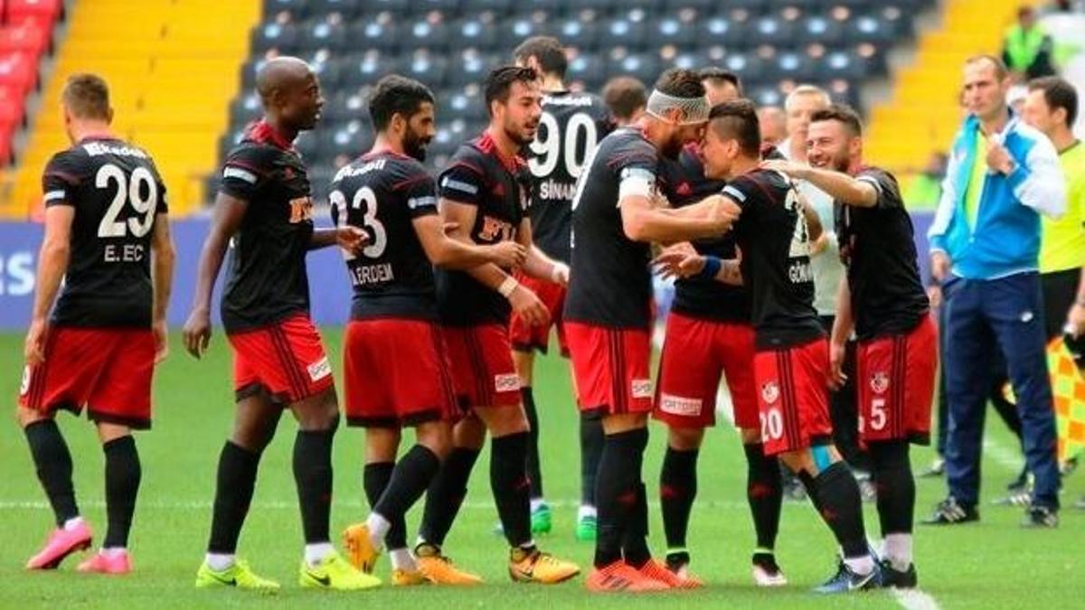 Gazişehir bir attı üç aldı!