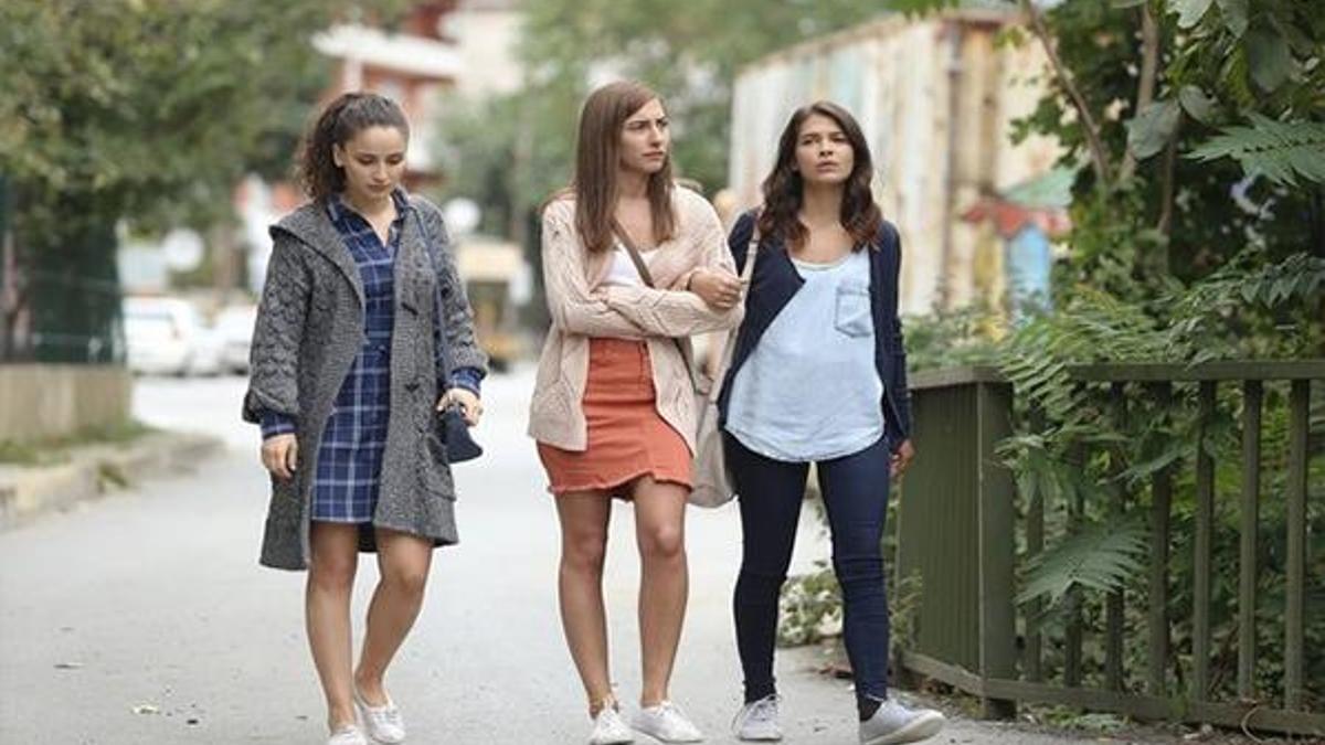 Kırgın Çiçekler 95. bölümünde "Sakın delice bir şey yapma"