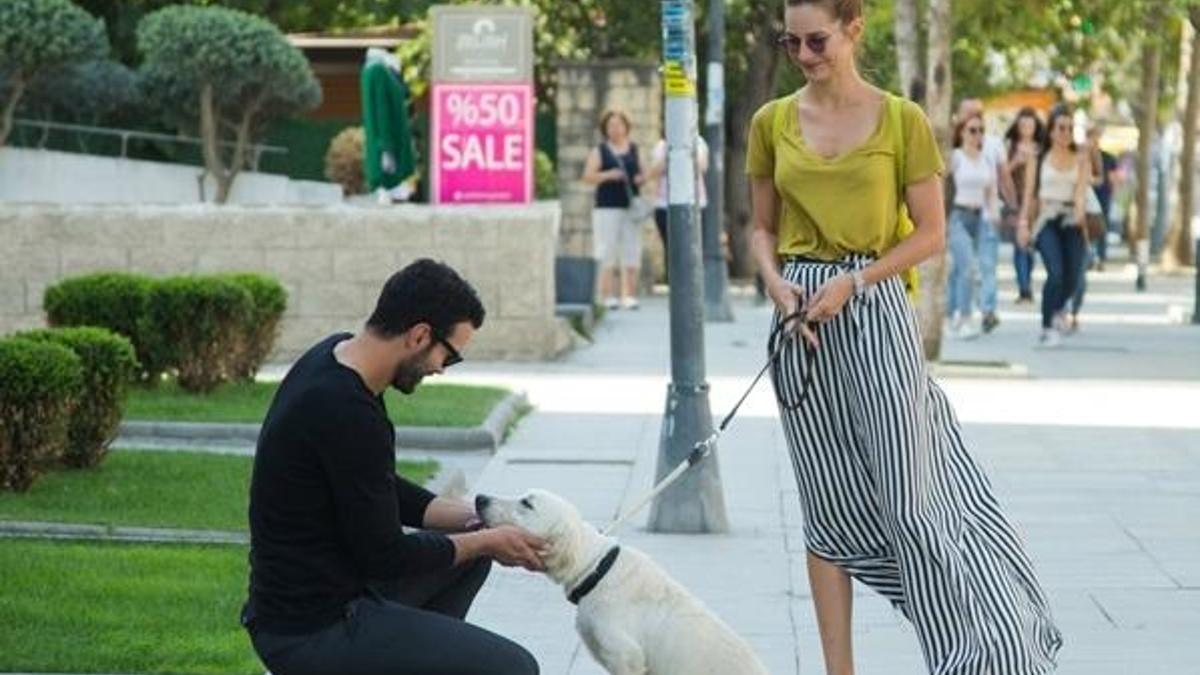 Set ziyaretine gitti kendini filmde buldu!