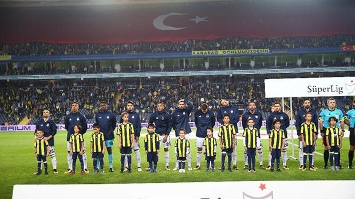 Fenerbahçe'den maç öncesi dev bayraklar