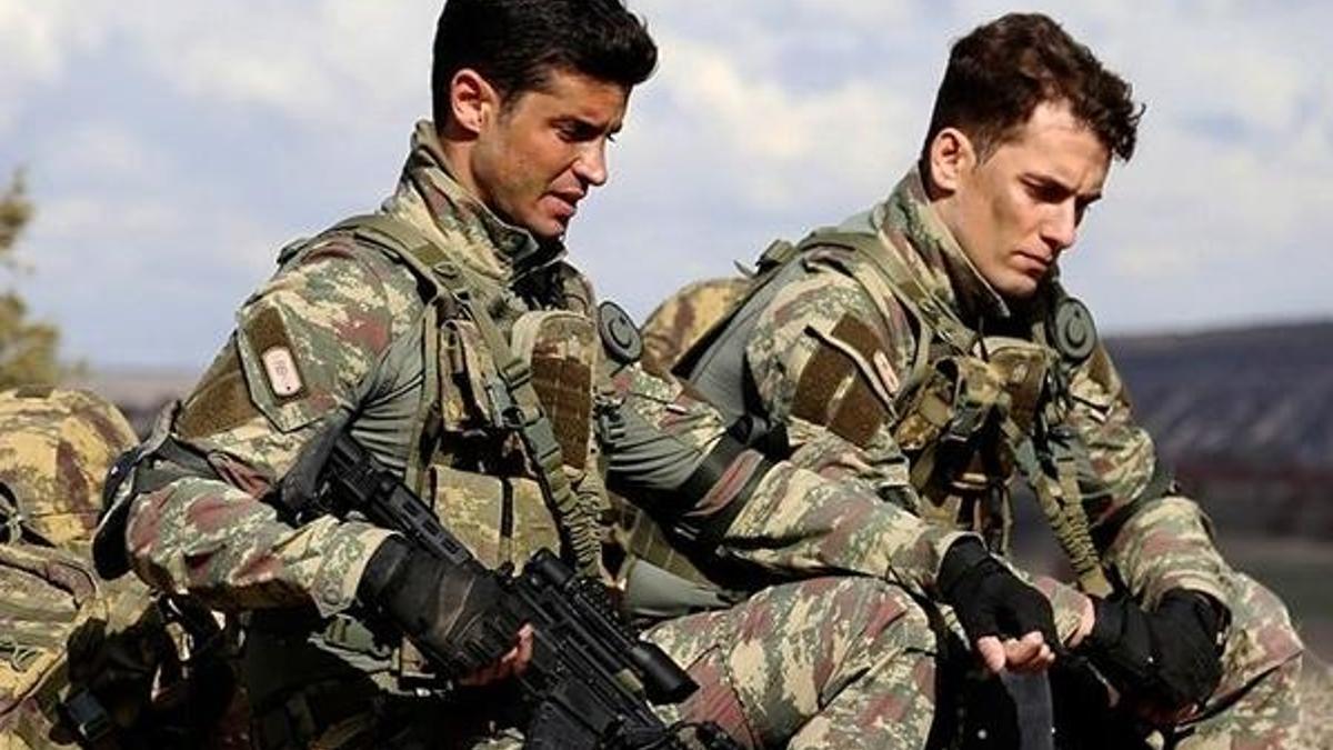 Dizi setinde tanıştılar, aşık oldular!