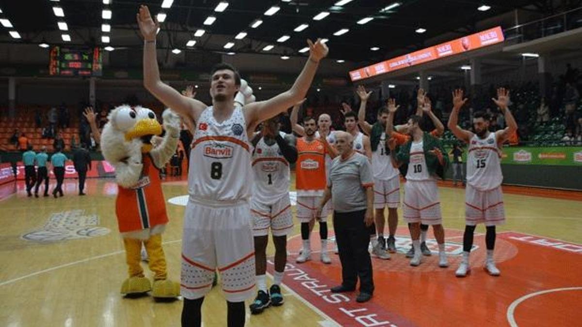 Banvit, Almanları yıktı!