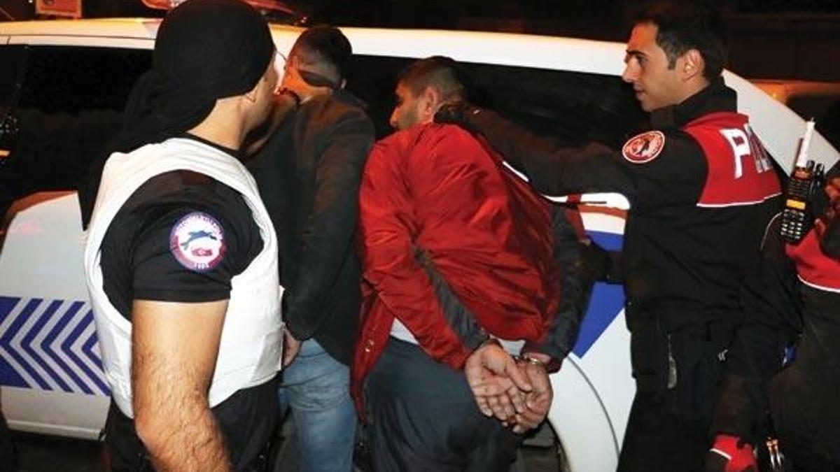 Torbacıyı gözaltına almak isteyen polise saldırı!