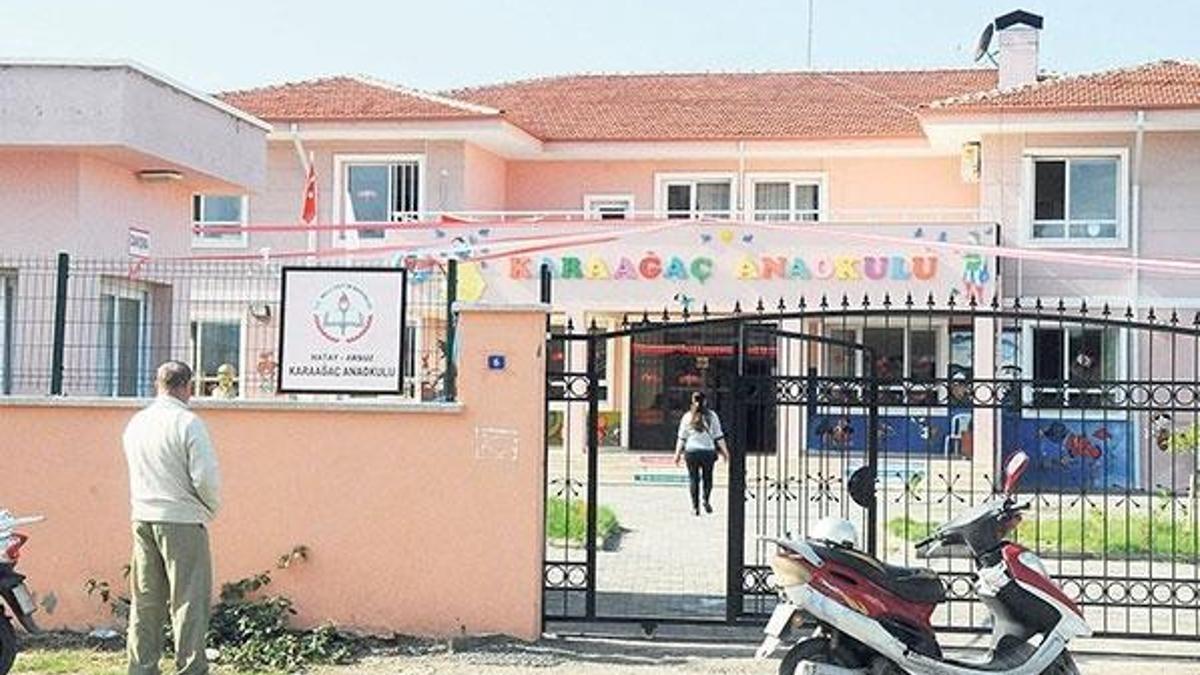 Tuvalete pisleyeni bulmak için anaokulunda külot kontrolü