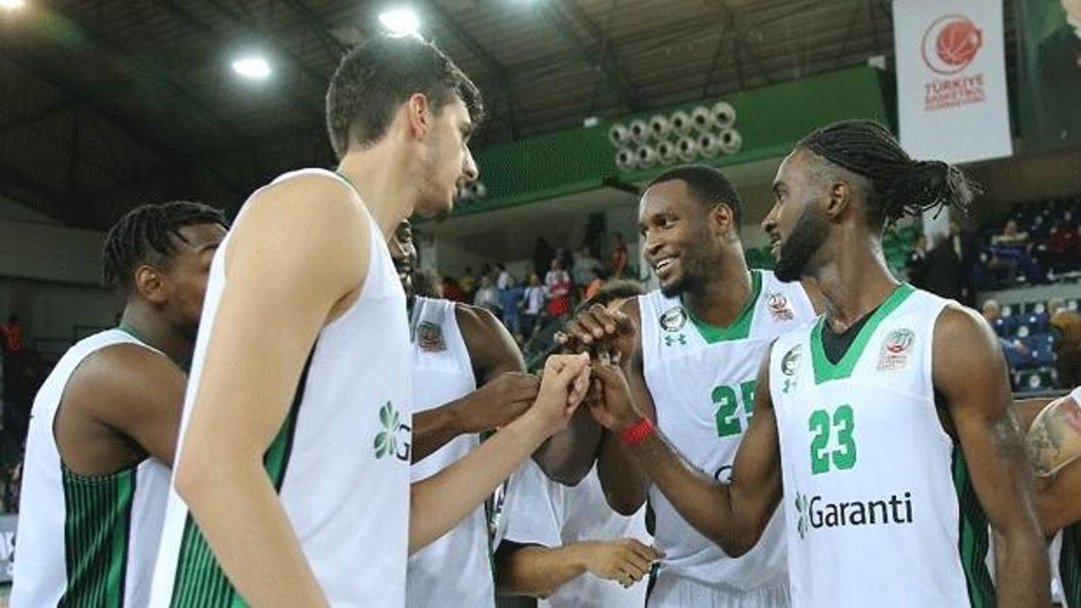 Darüşşafaka 4'te 4 yaptı