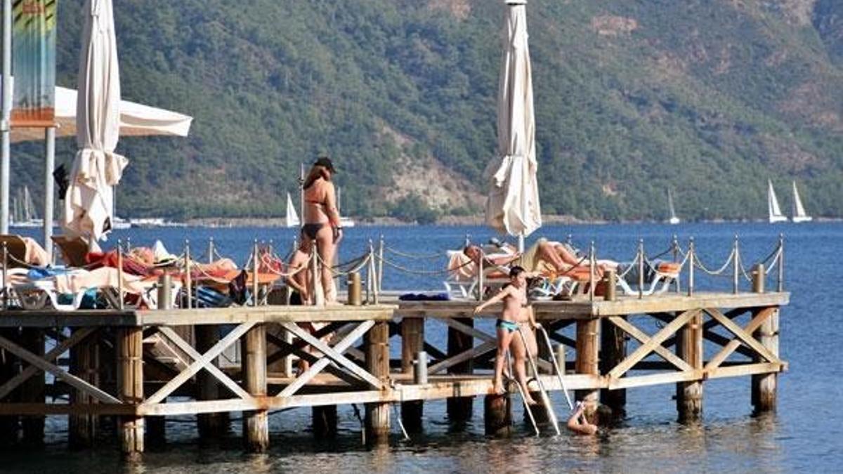 Marmaris'te 'pastırma yazı' keyfi! Görüntüler bugün çekildi