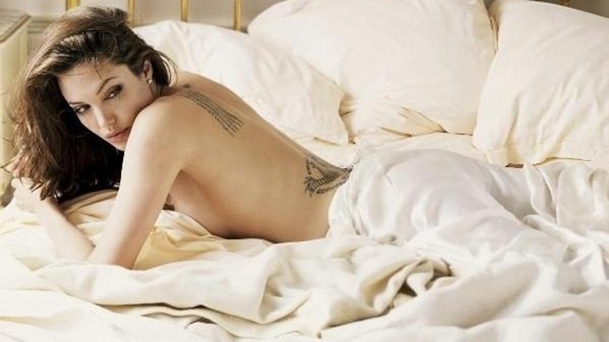 Angelina Jolie'nin çöl pozu!