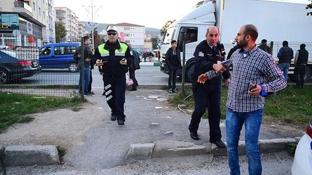 Çocuğa çarpan kamyon sürücüsü durup kendini ihbar etti