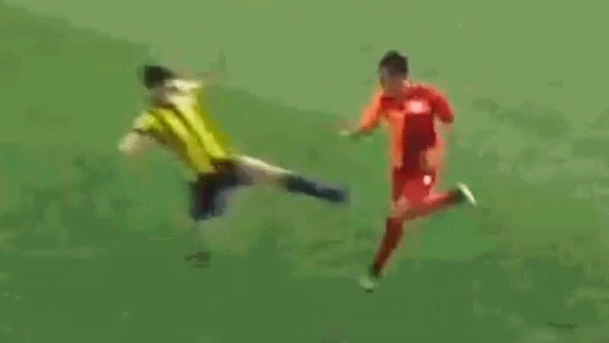 Hakem Onur Mert düdük astı!