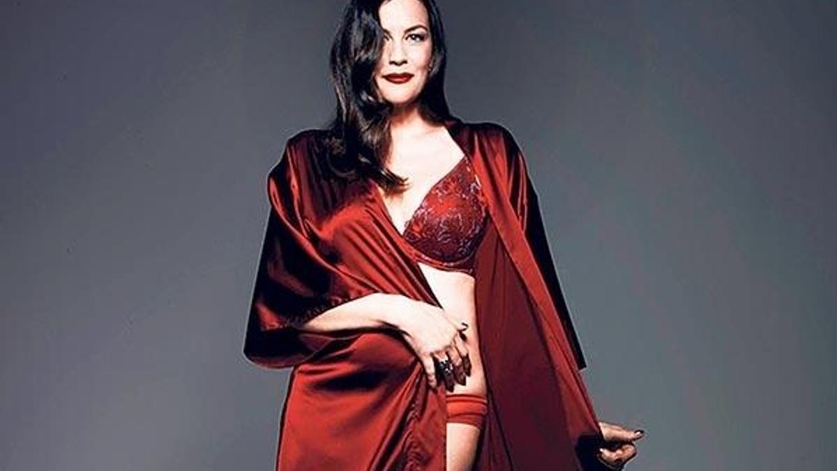 Modelliğe soyundu