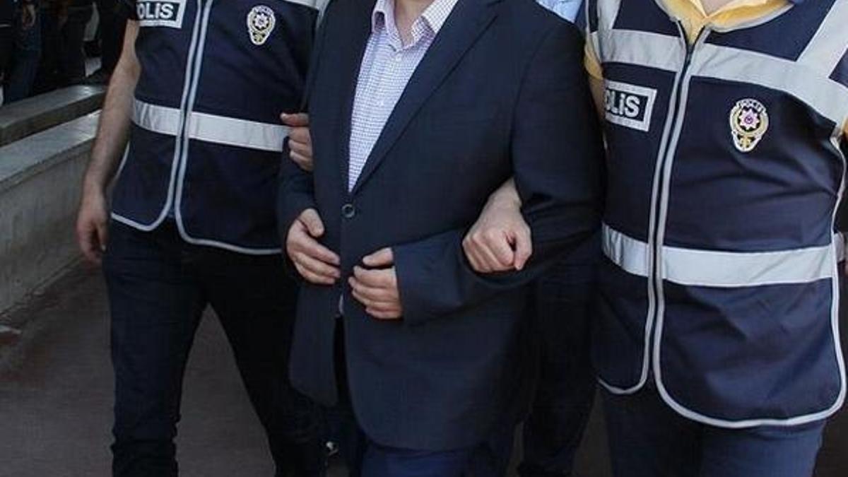 FETÖ elebaşına 50 bin dolar "hürmet parası" götürmüşler