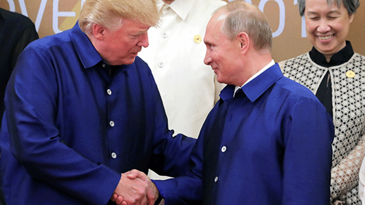 Putin ve Trump, Vietnam'da tokalaştı