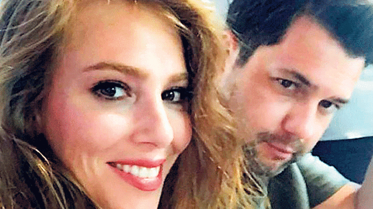 Sevgilisi öpüşünce salonu terk etti