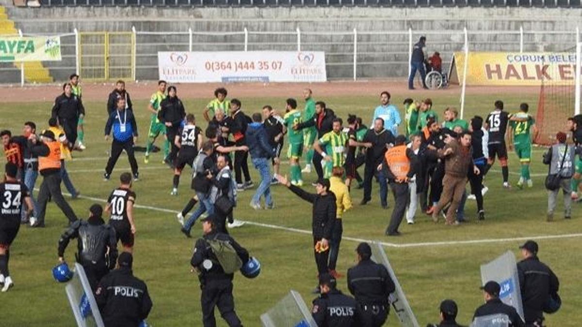 Çorum Belediyespor - Osmaniyespor maçı sonrası arbede yaşandı