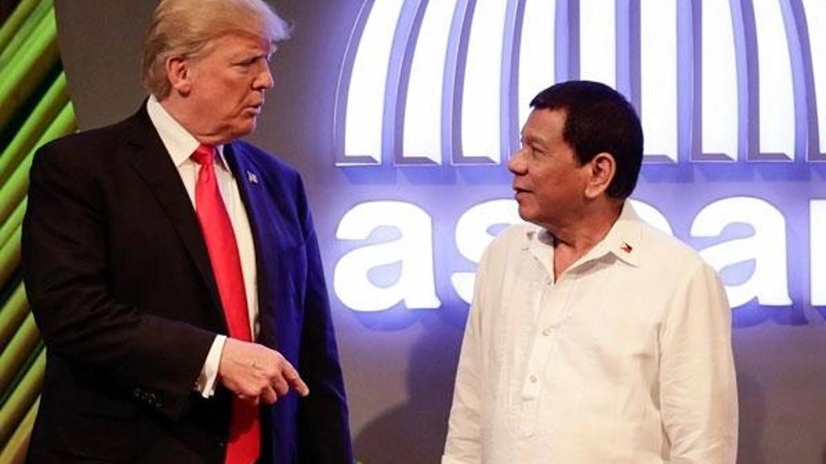 Donald Trump ve Duterte el ele