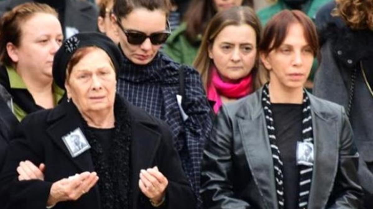 Sertab Erener, babasını toprağa verdi!