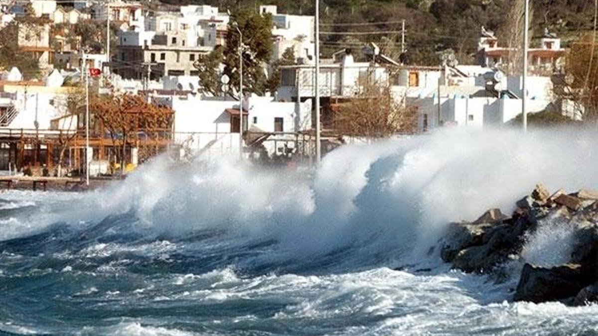 Bodrum'da fırtınamsı rüzgar ve yağış etkili oluyor