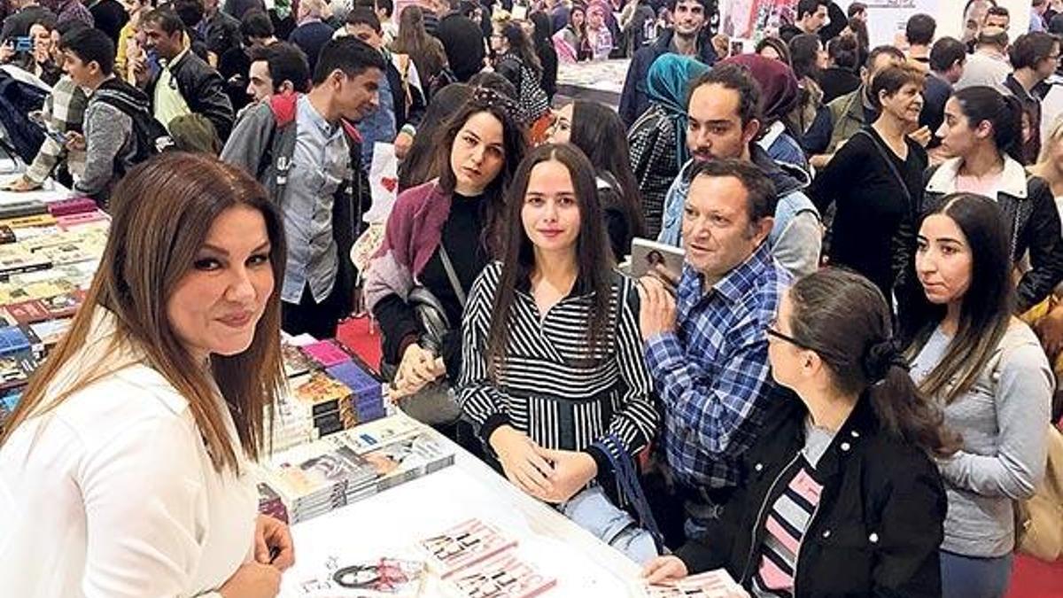 3 saatlik imza kuyruğu