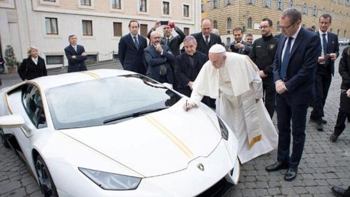 Papa'ya hediye Lamborghini