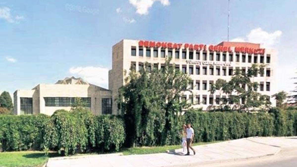 Demokrat Parti merkez binası icradan satılık