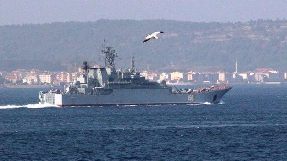 Rus savaş gemisi, Çanakkale Boğazı'ndan geçti