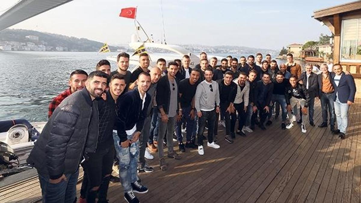"Ele ele verip bu günleri aşarız"