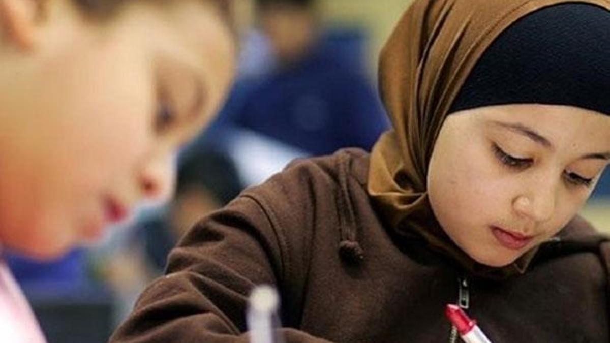 Avrupa'da skandal! Tesettürlü kızlara...