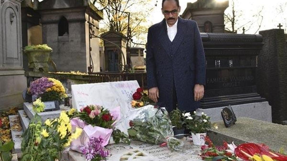 Cumhurbaşkanlığı Sözcüsü Kalın, Ahmet Kaya'nın mezarını ziyaret etti
