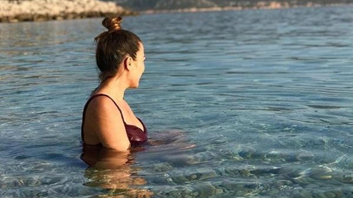 Burcu Kara'nın deniz keyfi!