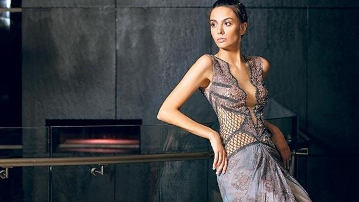 Modelliğe geri döndü