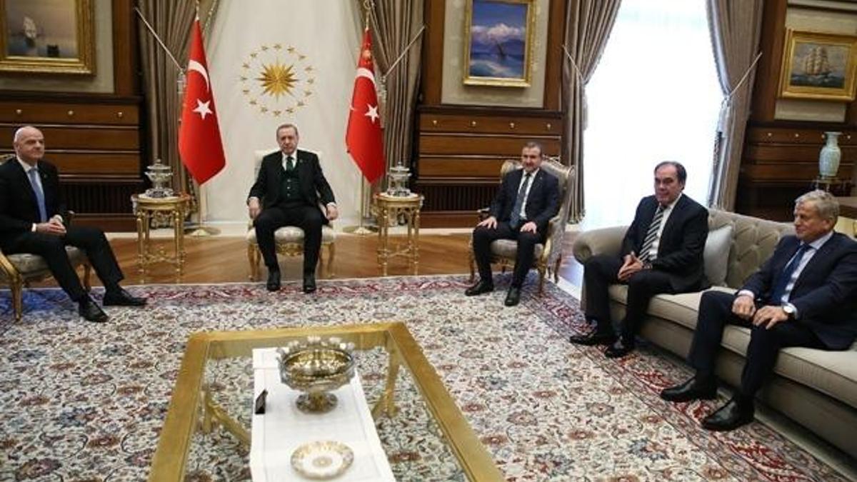 Cumhurbaşkanı Erdoğan, Infantino ve Demirören'i kabul etti