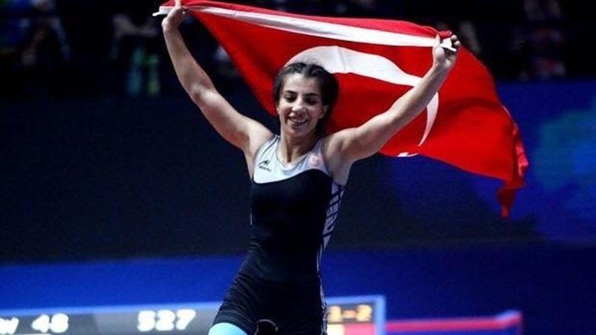 Evin Demirhan altın madalya kazandı