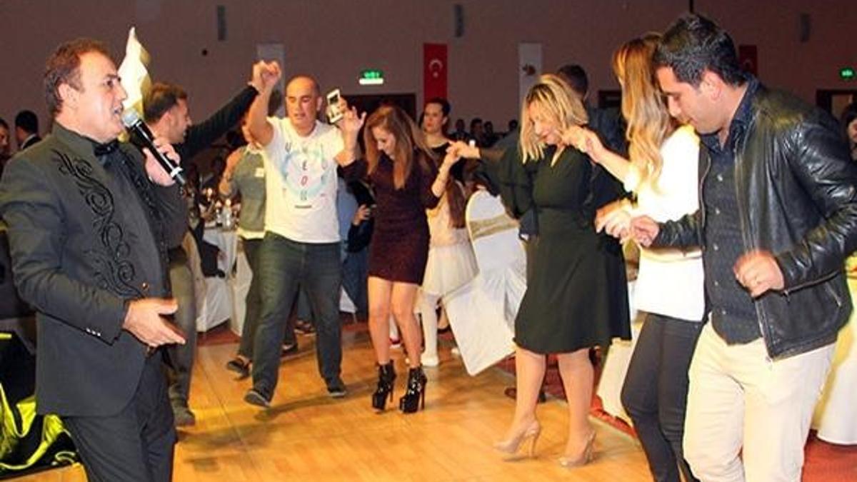 Mahmut Tuncer öğretmenleri coşturdu!