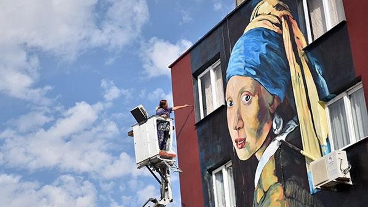 Şehri tuval olarak kullanan ressam