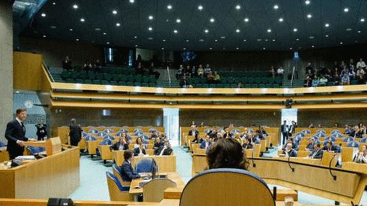 Hollanda'da çifte vatandaş Türklere bedelli askerlik kredisini kaldırma talebi