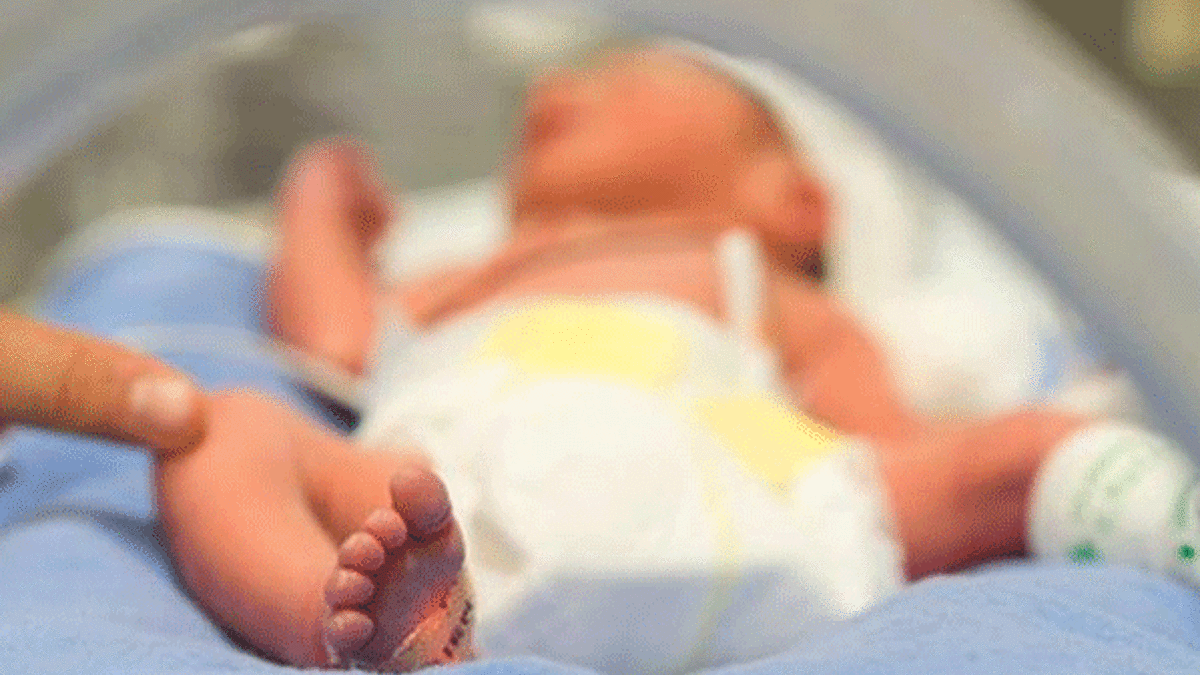 Bebek, cenazesinde uyandı!
