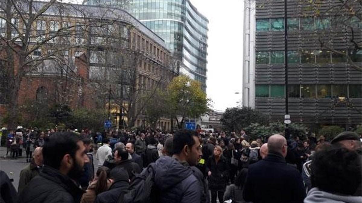 Son dakika... Londra'da metro istasyonu kapatıldı