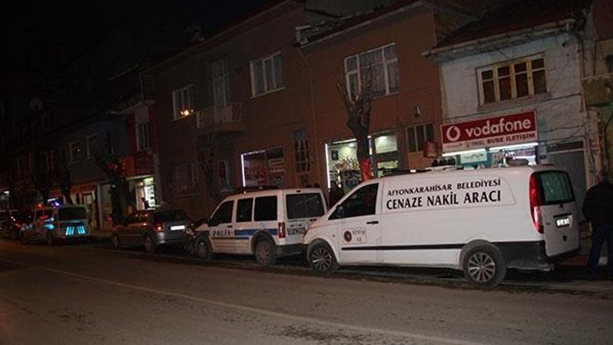 Cesedi, tavandan dükkana dökülen kurtlar buldurdu