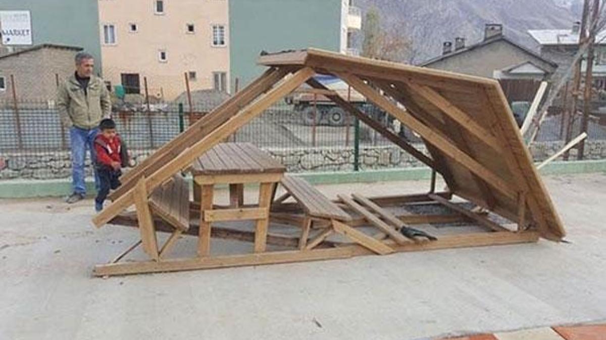 Hakkari'de yeni kurulan parklara saldırı