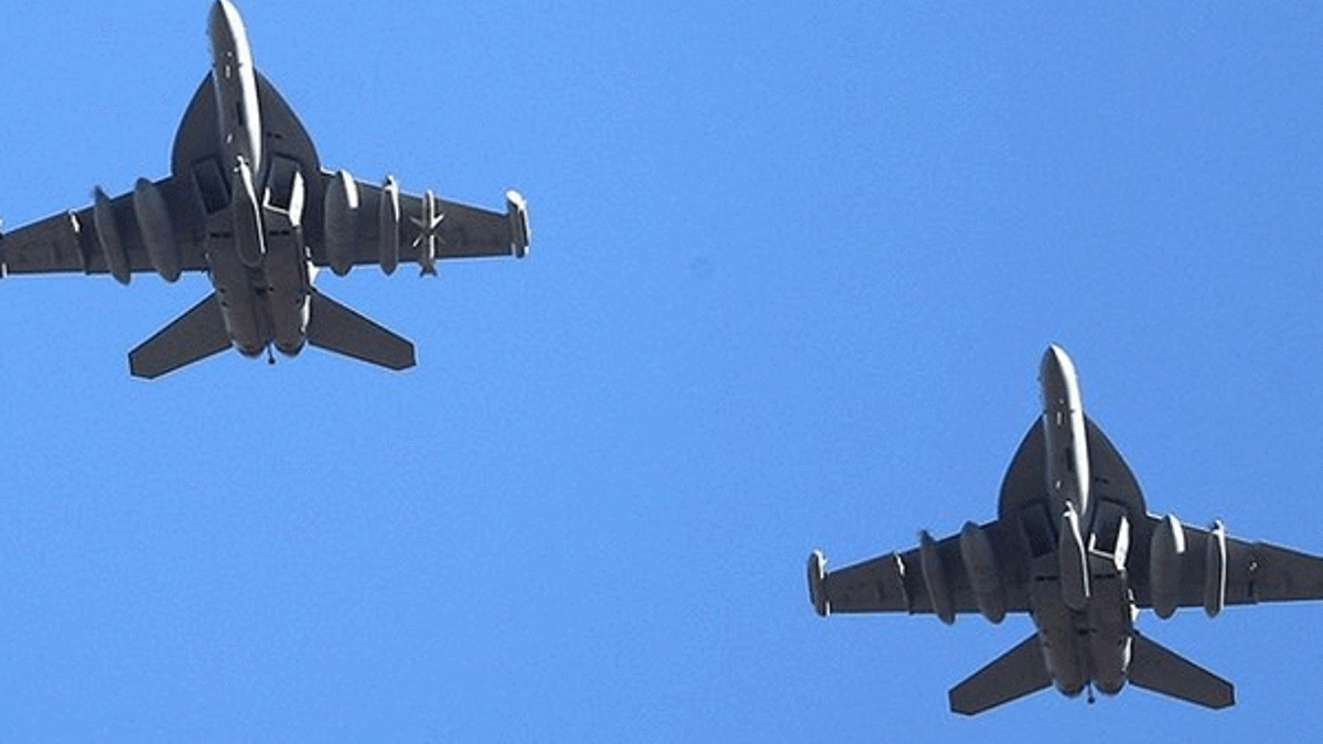 Son dakika... Bombardıman uçakları semalarda!