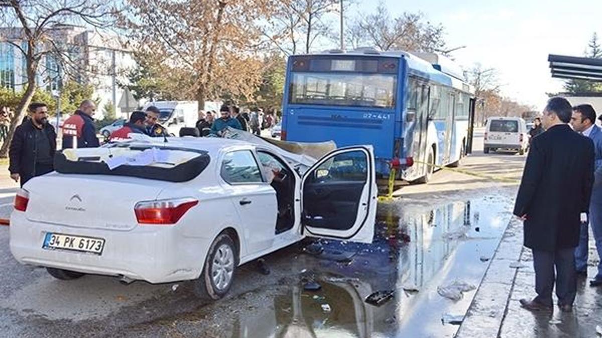 Otomobil belediye otobüsüne çarptı: 7 yaralı