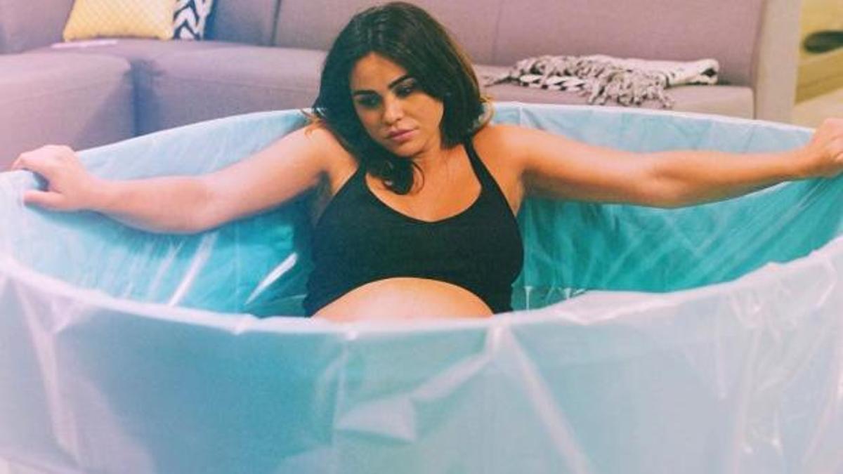 Volkan Demirel'in eşi, doğum yaptığı anın fotoğrafını paylaştı