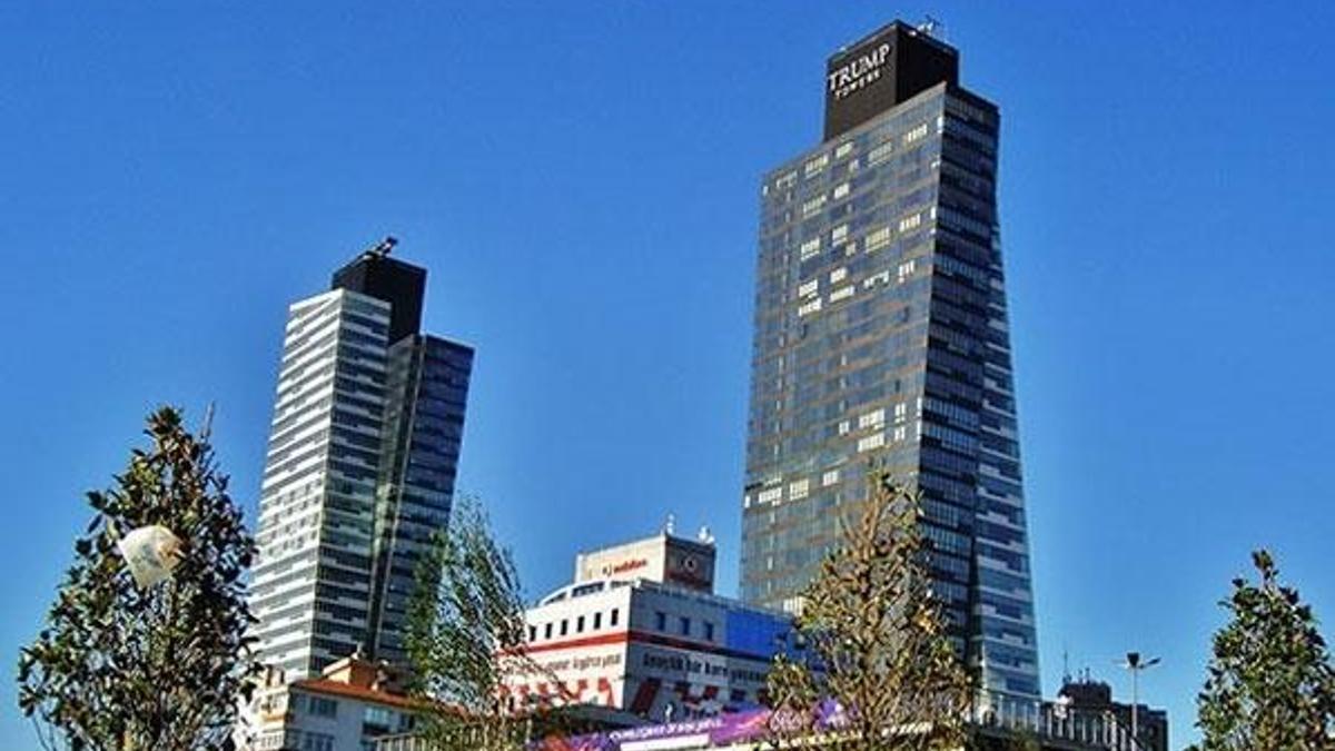 Şişli metrosundaki Trump AVM yönlendirme tabelaları kaldırıldı