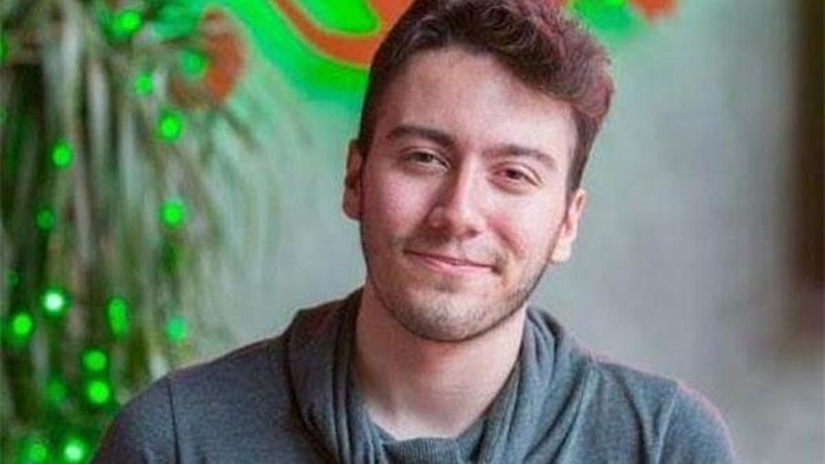 Enes Batur kimdir?