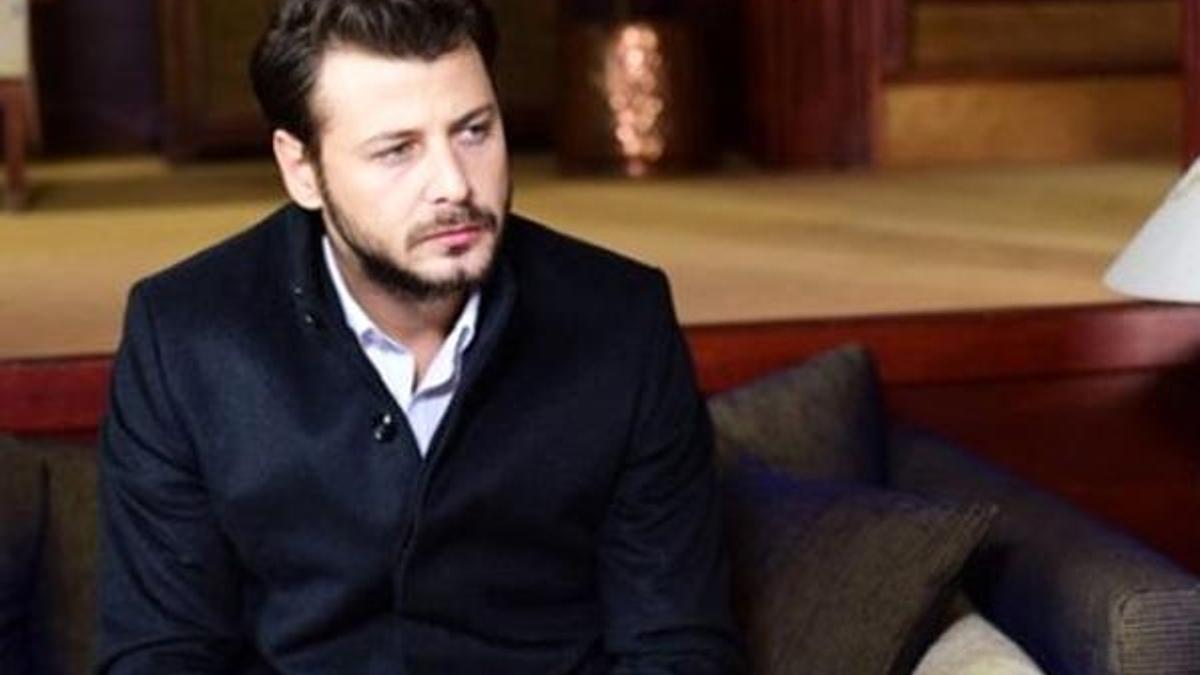 Ünlü oyuncu acı haberi sahnede aldı!