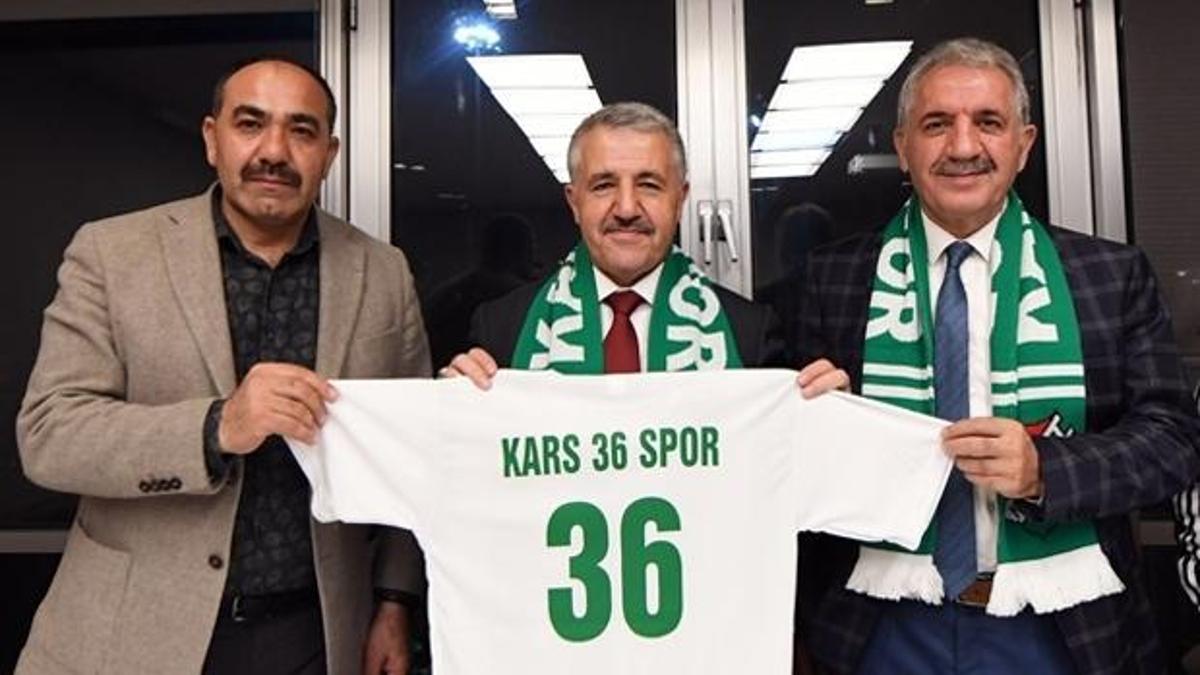 Bakan Arslan, Kars 36 Spor'u ziyaret etti