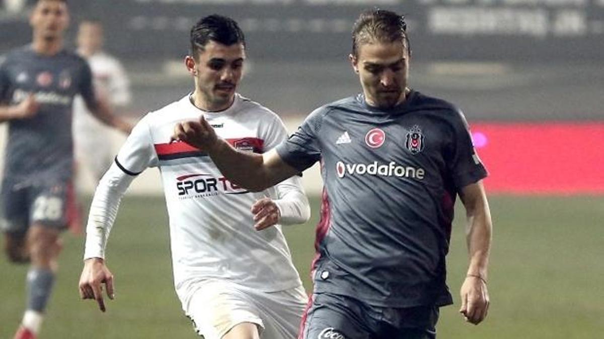 Caner'den olay hareket!