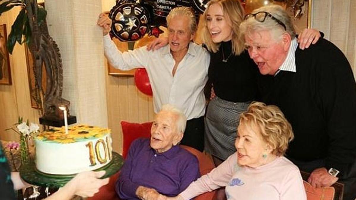 Efsane oyuncu Kirk Douglas 101 yaşında!