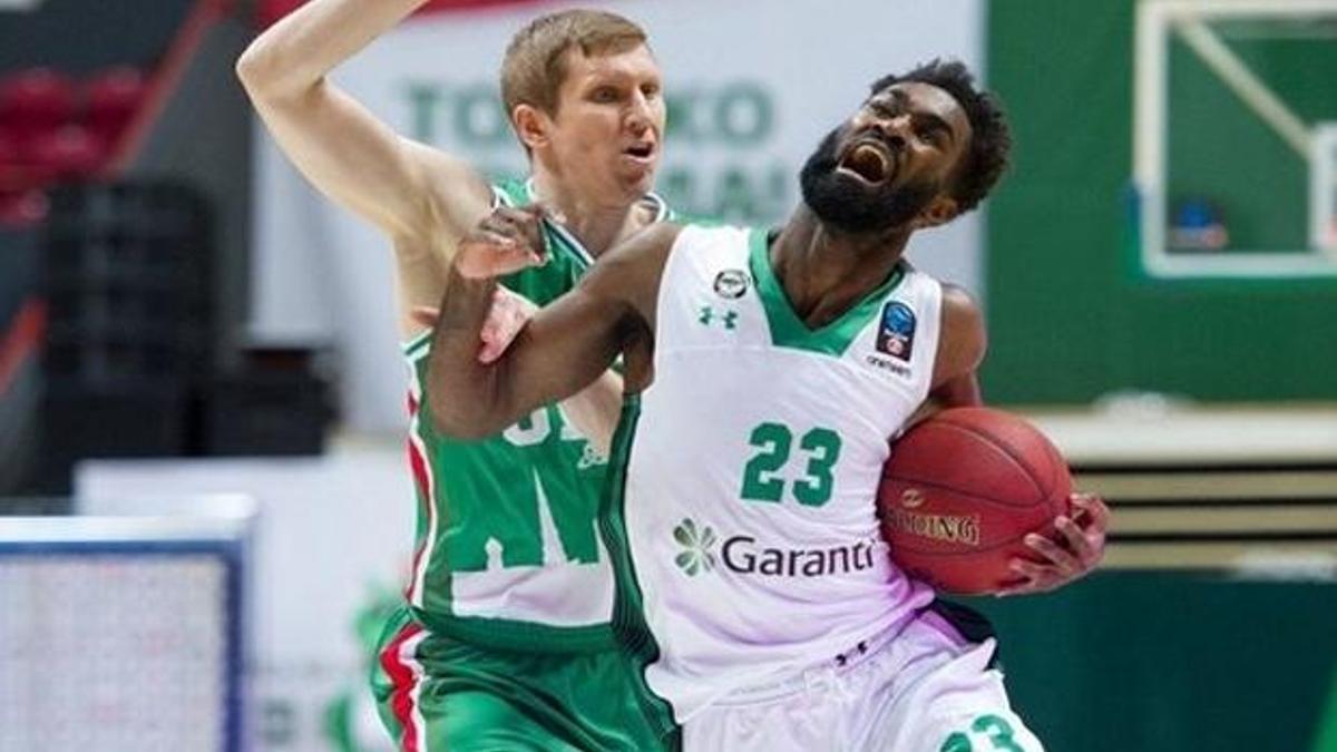 Darüşşafaka liderliği garantiledi